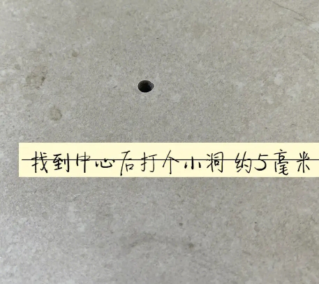 介休瓷砖空鼓维修公司专业解答在瓷砖铺贴过程中，如果砂料搅拌不均匀，将会带来以下问题